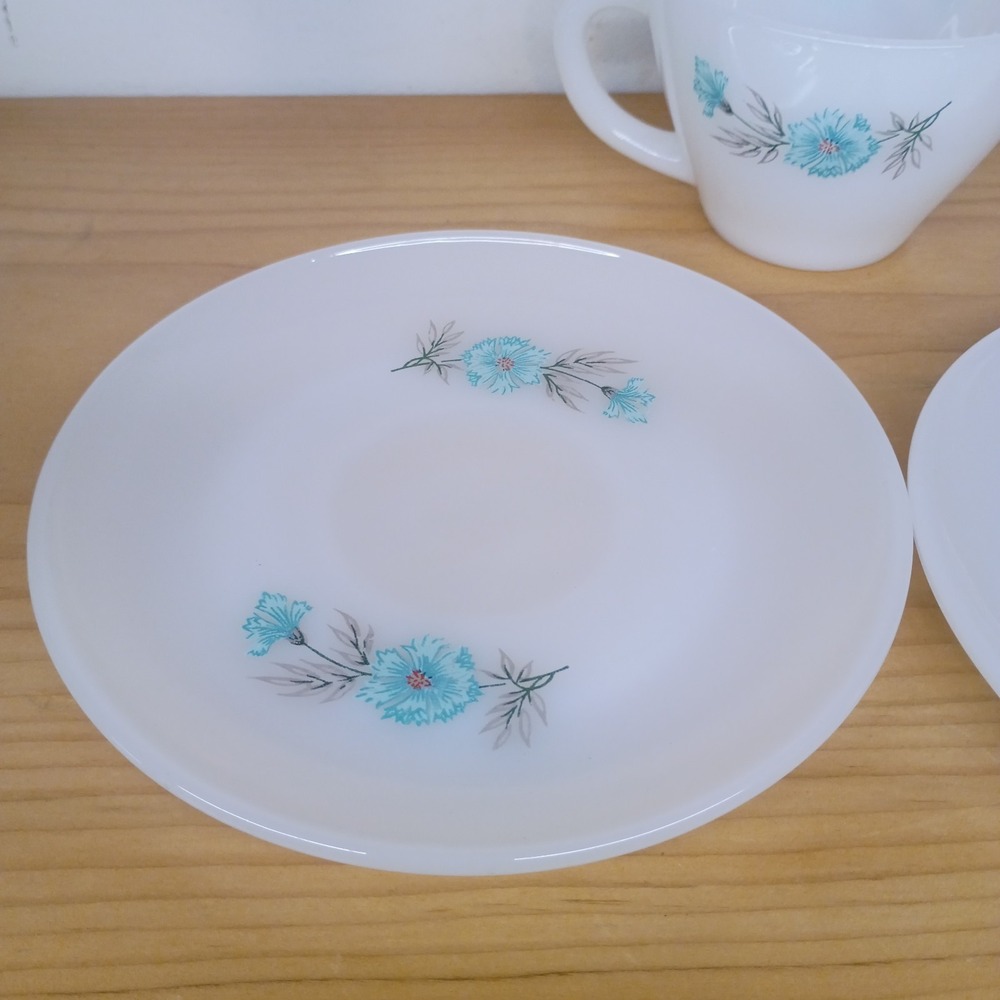 Vintage Fire King Bonnie Blue Carnation 5 Flower Teacup Cups‎ & 3 Saucers - Picture 12 of 15